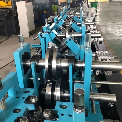 آلة تشكيل للفولات الغالبية ذاتية الحجم CZ Purlin Roll Forming Machine
